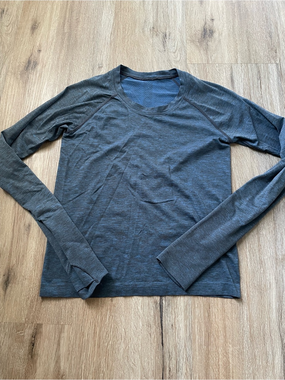 Lululemon longsleeve size 6